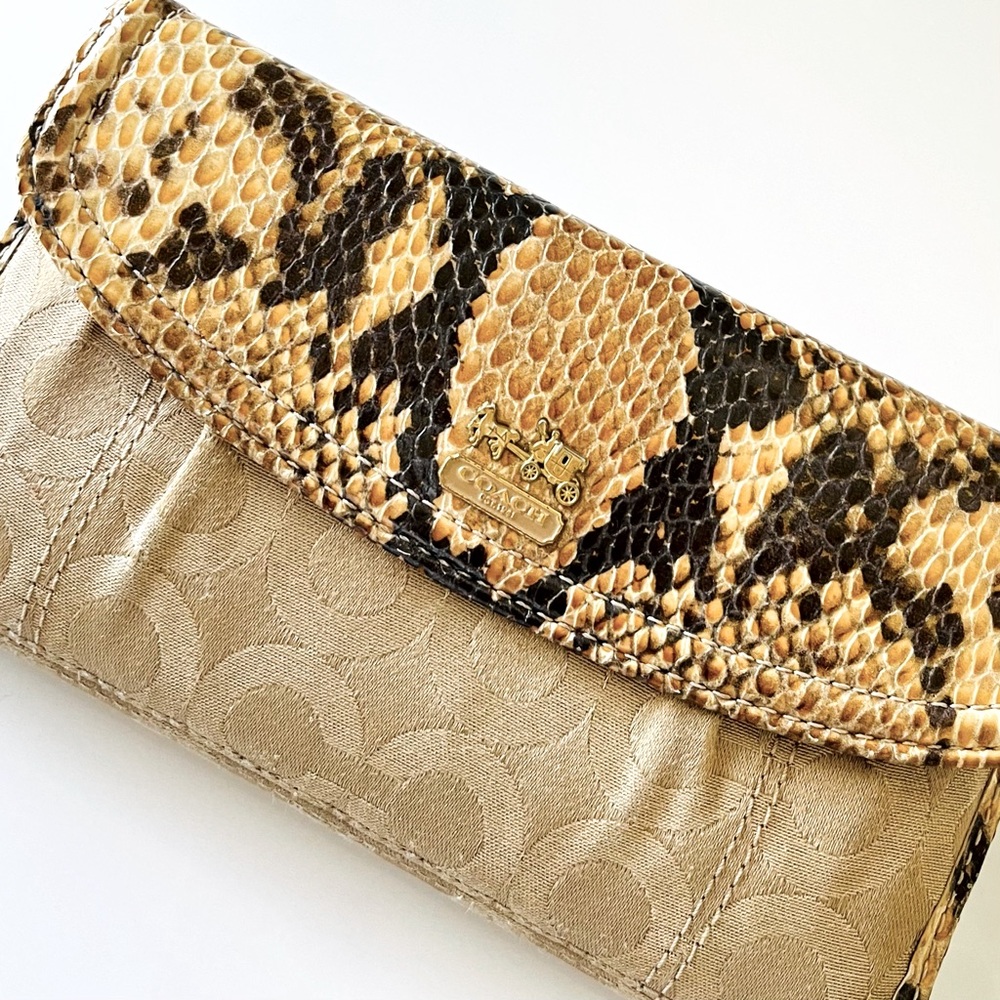 Coach snake skin leather signature fabric beige. In great condition.